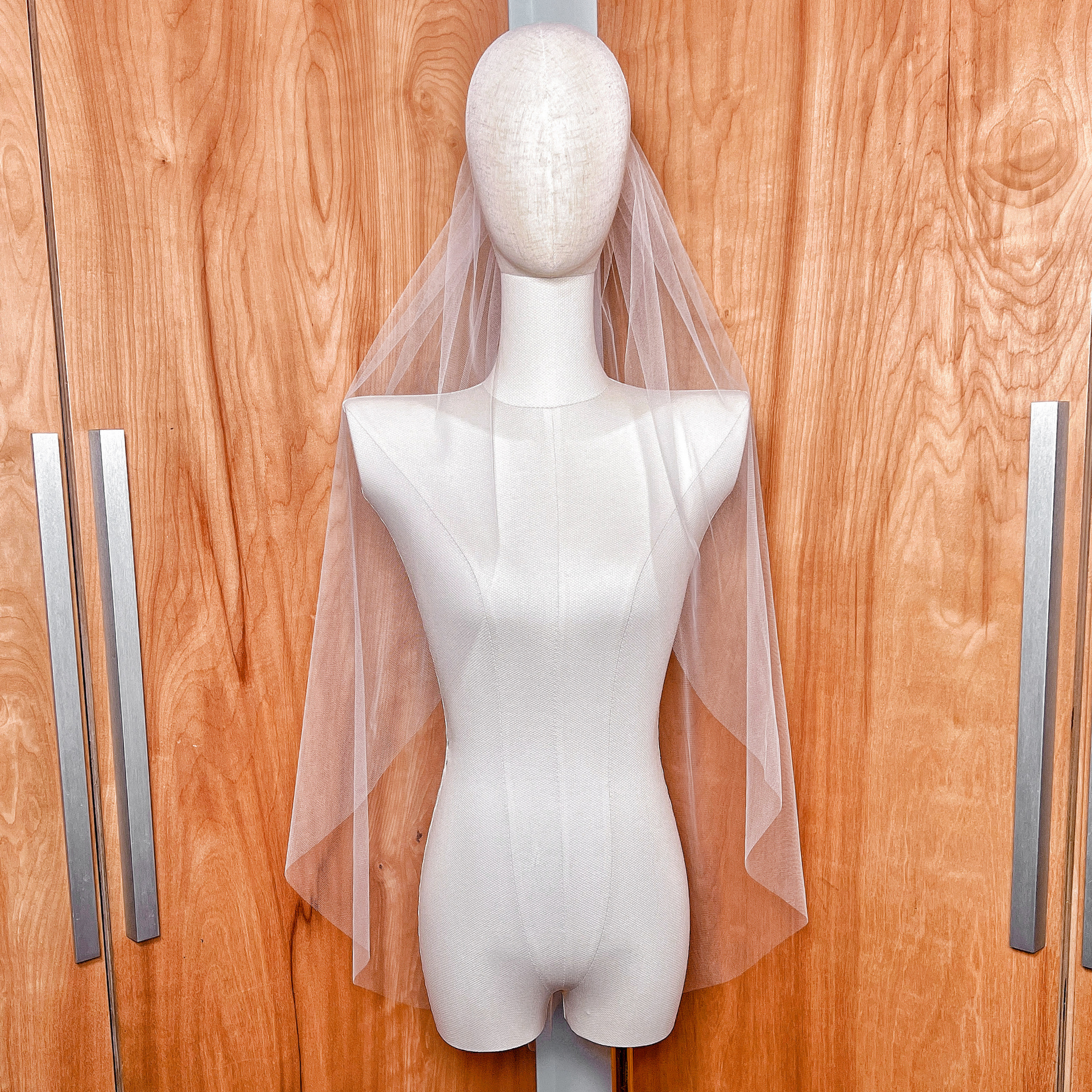 EMERSON | Cut Edge Fingertip Veil