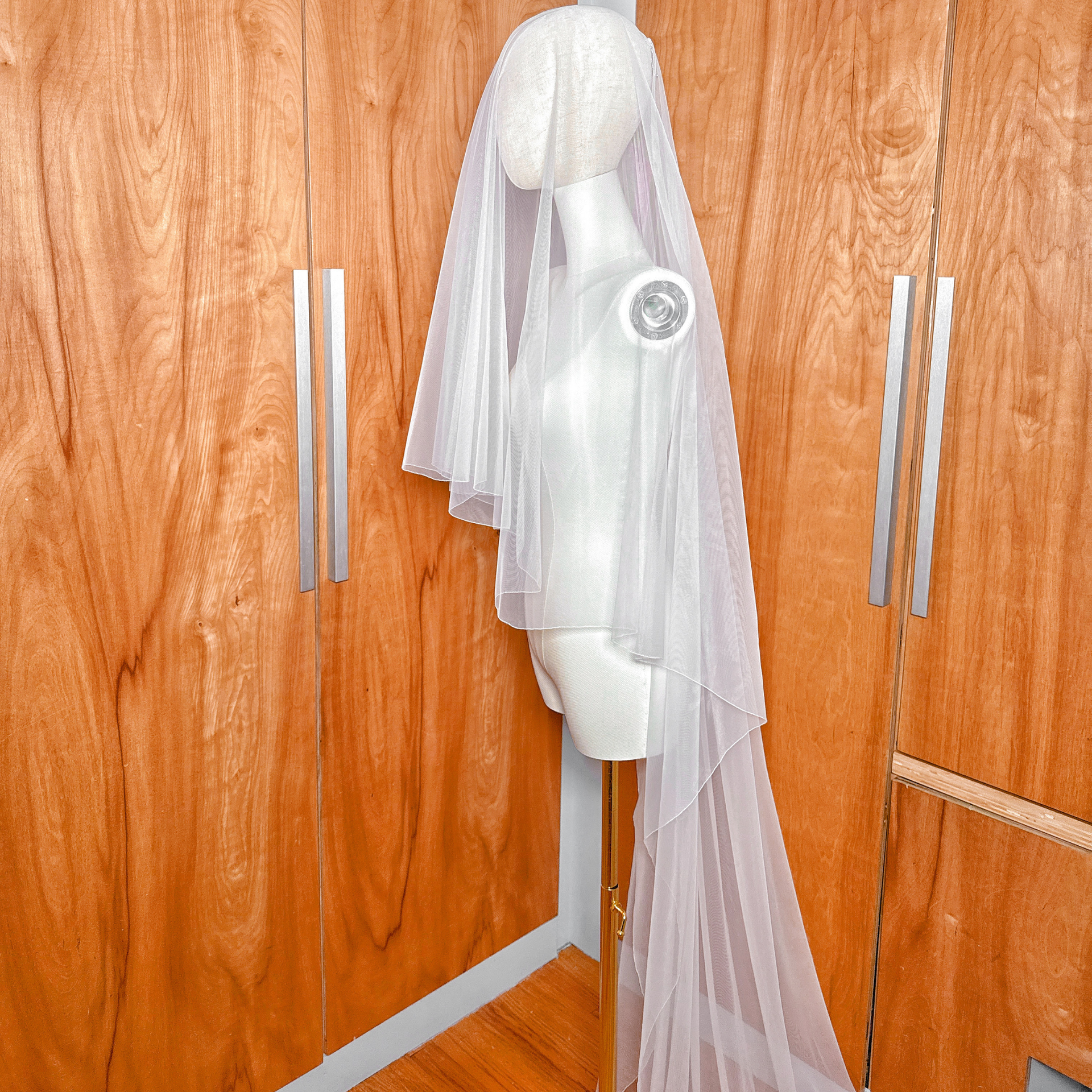 LYS | Two Tier Long Veil with Fine-stitched Edge