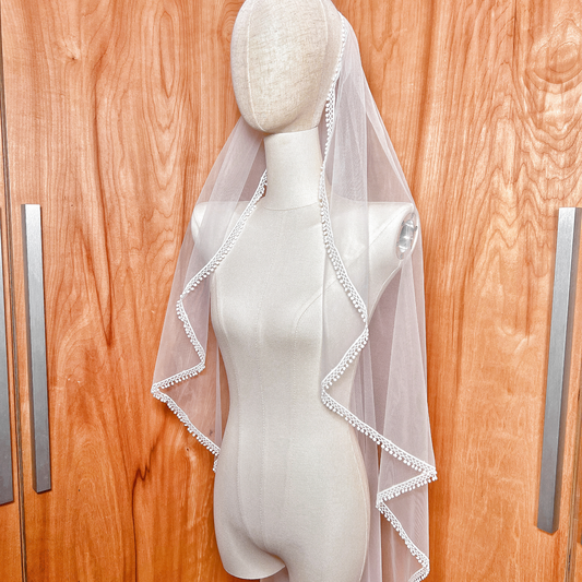 Cascade Veil with Lace Trim: Knee & Waltz Length – SKYLAR
