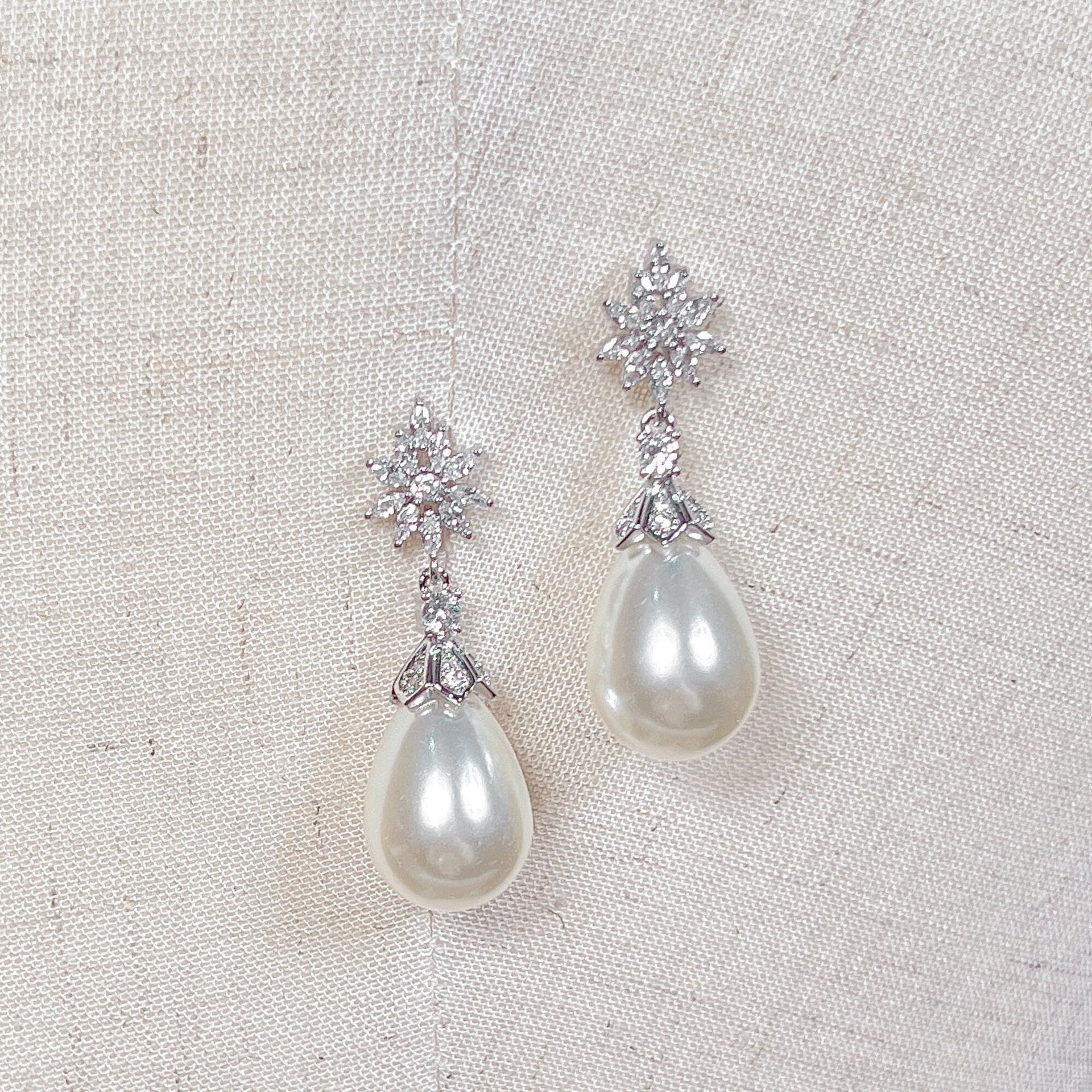 ANYA | Pearl Dangle Earrings