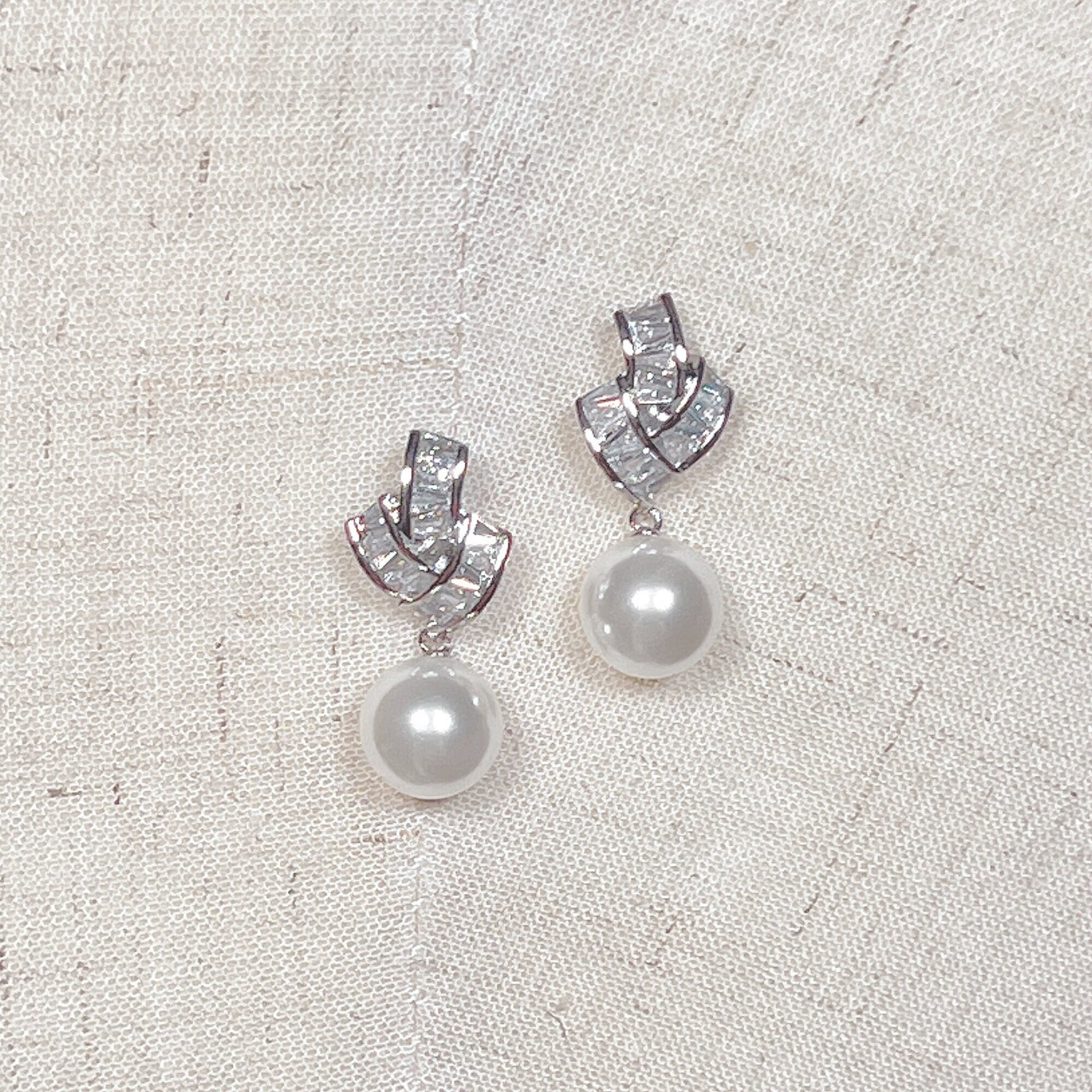 Dangling Pearl Earrings