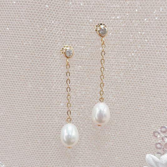 Dangle Pearl Earrings