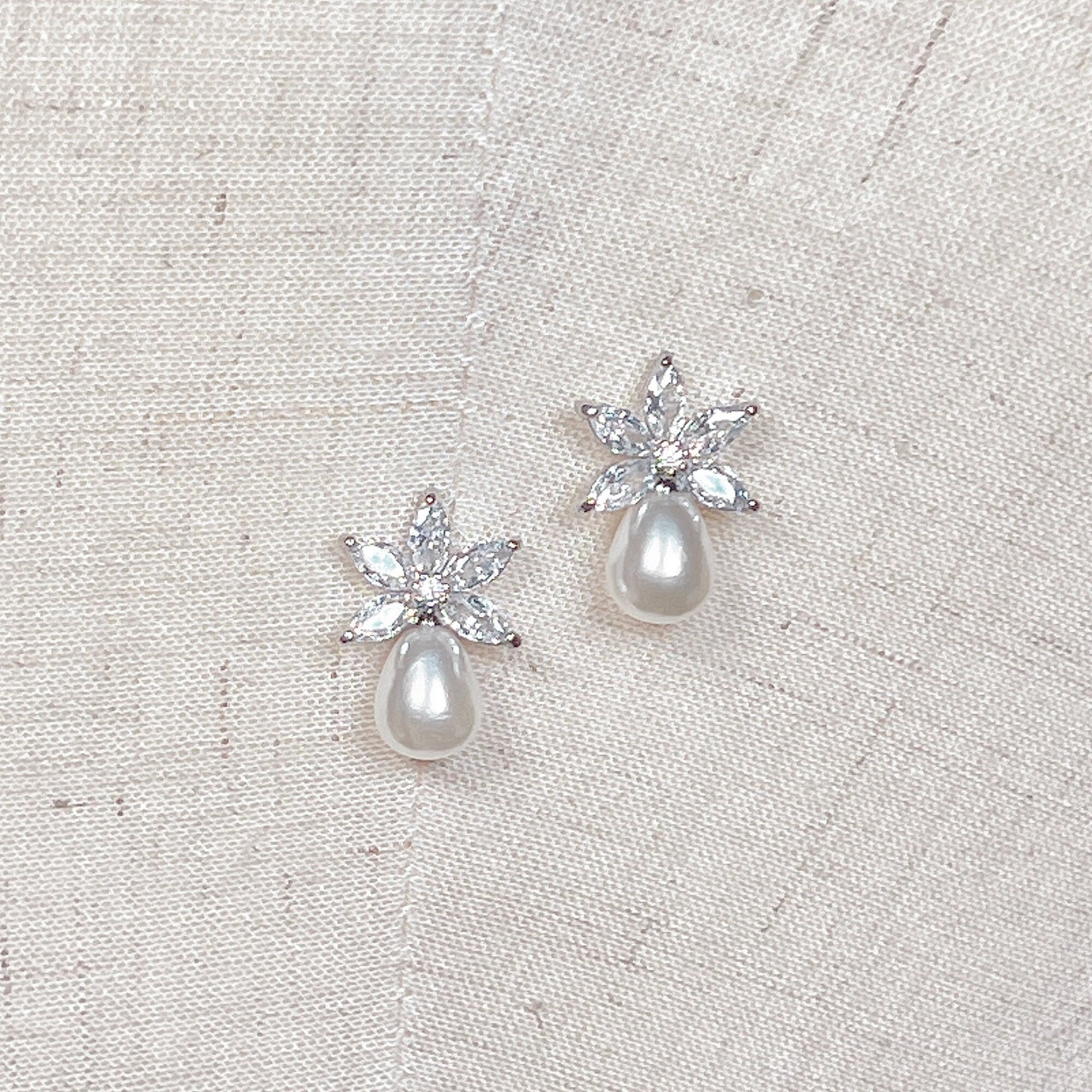 RAYEN | Crystal Pearl Earrings