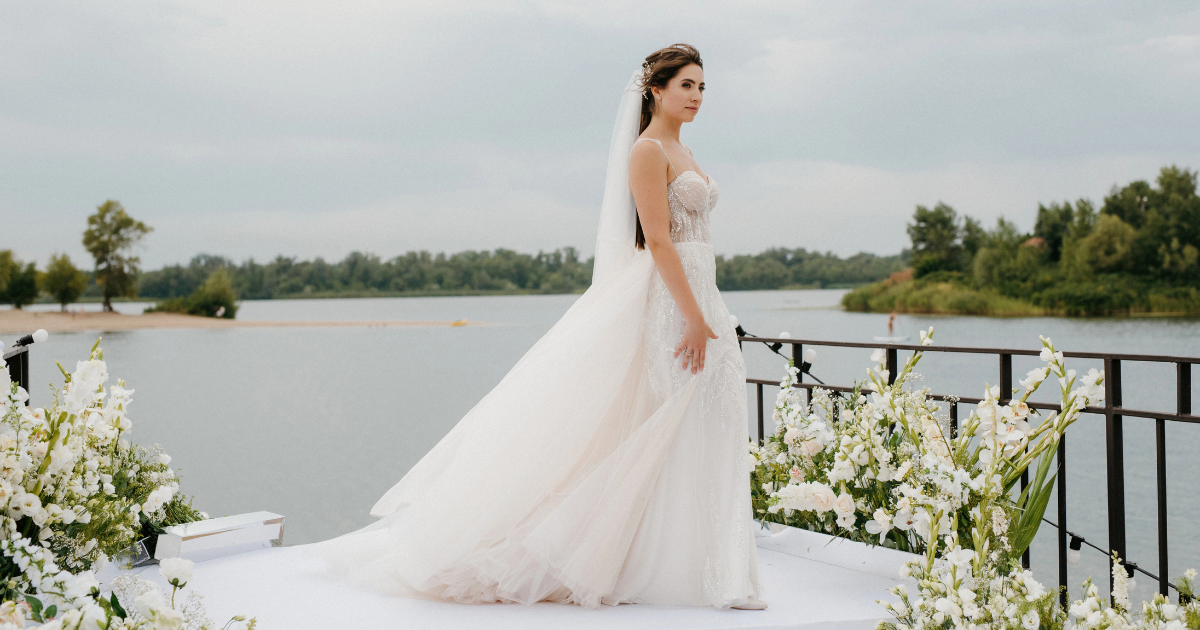 1 Tier vs 2 Tier Veil: A Bride's Guide to Choosing the Perfect Look
