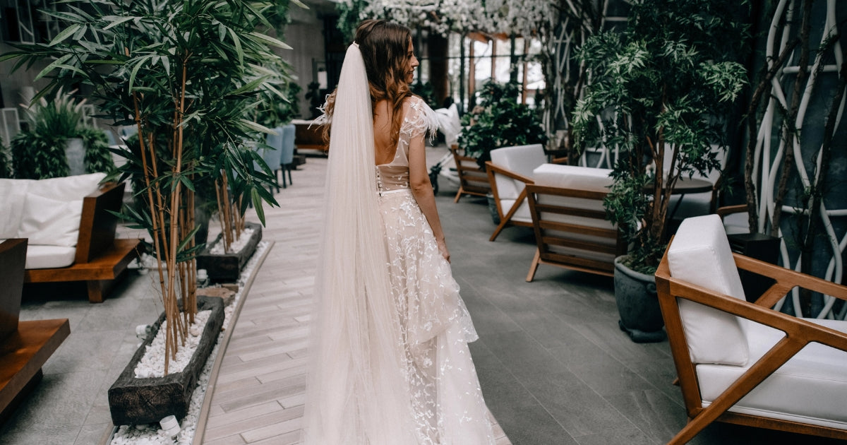 Does Your Veil Have to Match Your Dress? What Experts Really Say