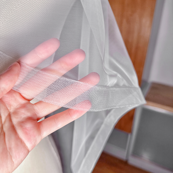 Close-up of the 1" horsehair trim on a cathedral length angel cut wedding veil displayed on a bridal mannequin.