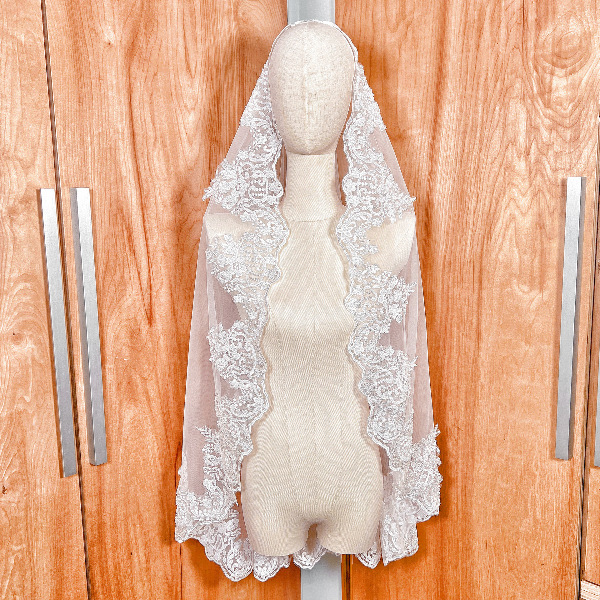 DANNA | Beaded Lace Mantilla Veil