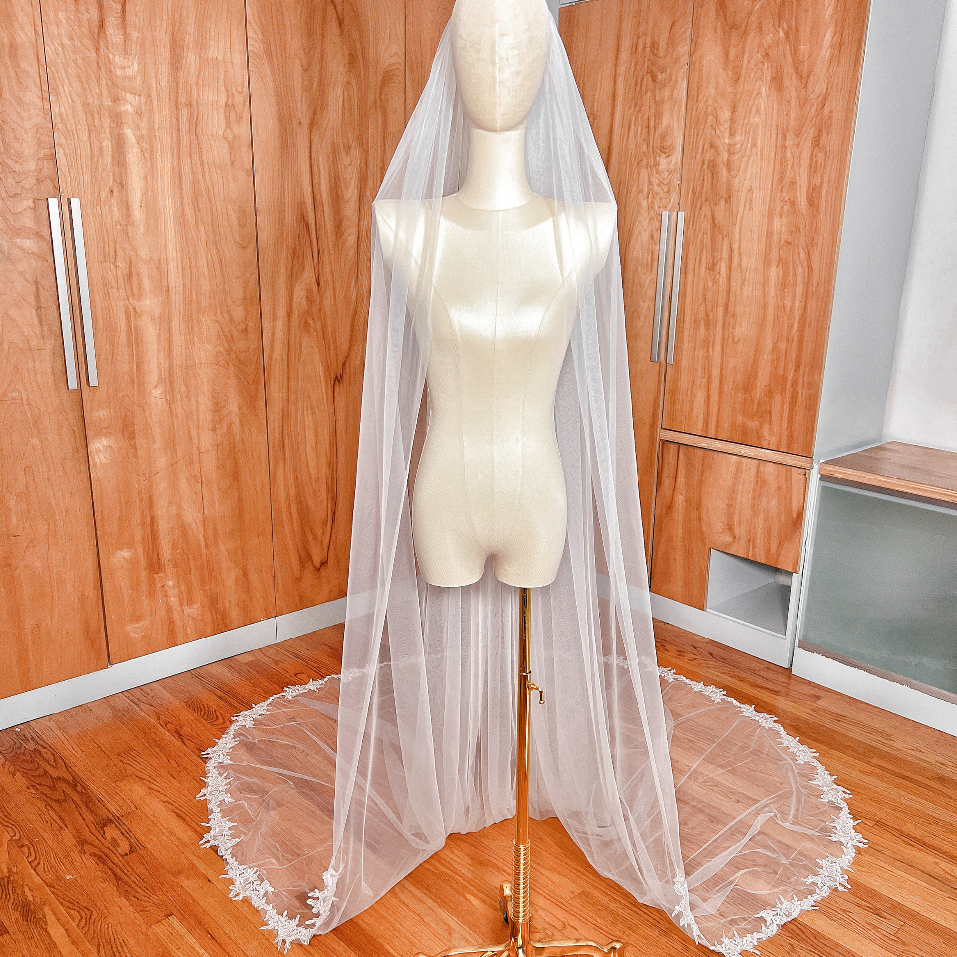 FLANNERY | Veil with Lace Trim