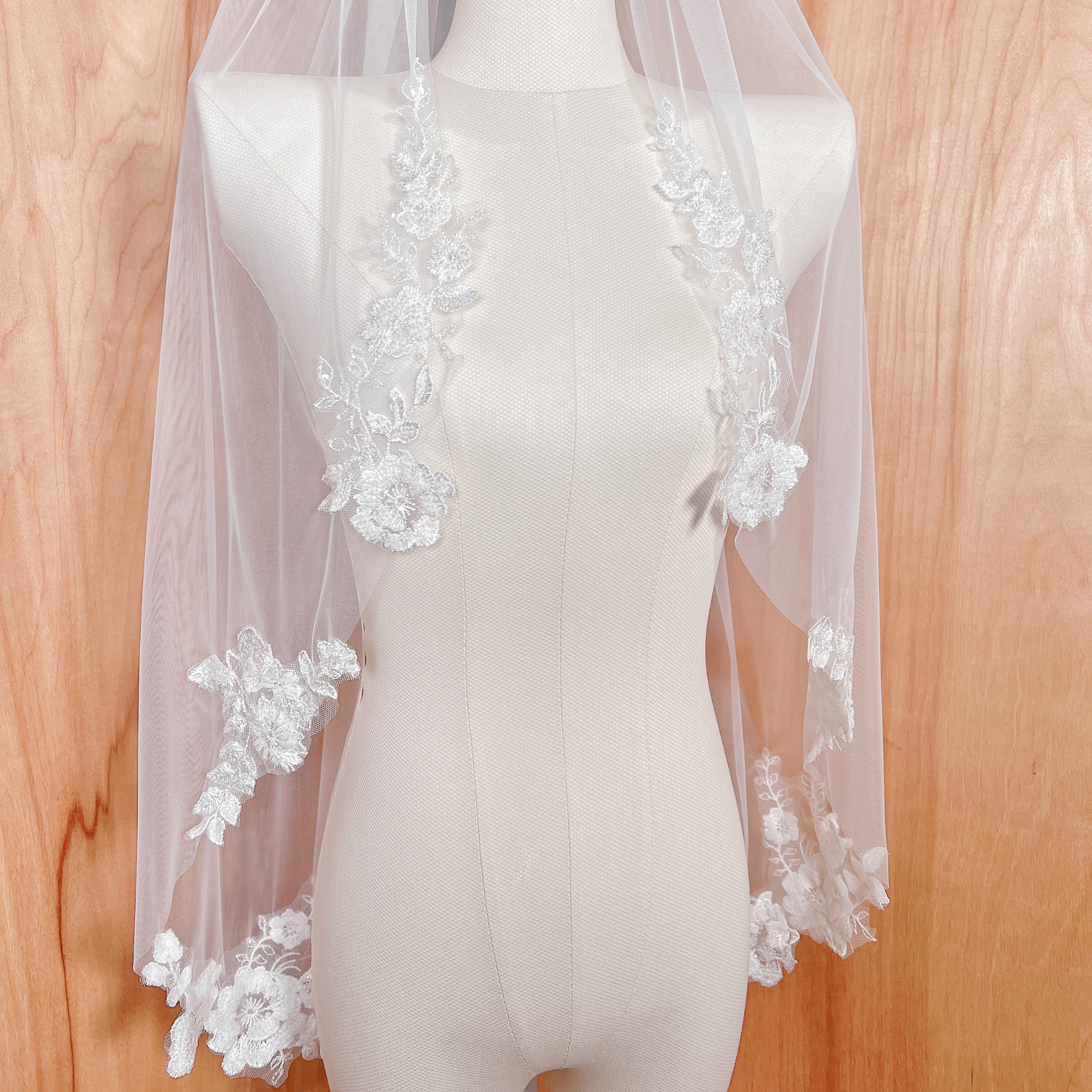 VIVIANA | Lace Edge Veil