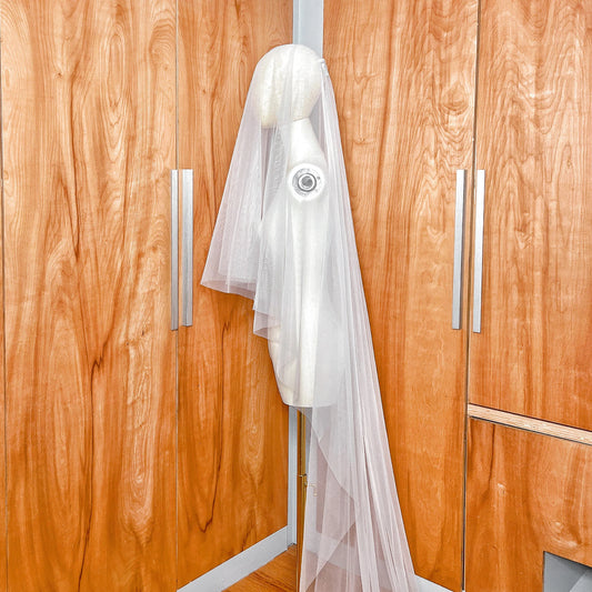 Simple Raw Edge Drop Veil with Blusher: Fingertip, Chapel & Cathedral – GABRIELLA