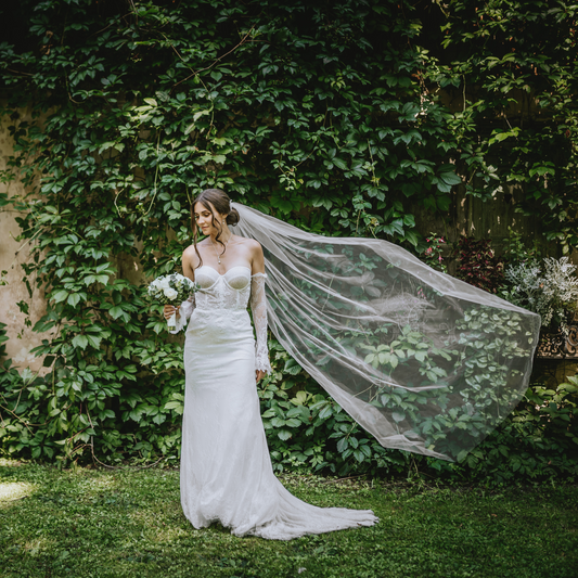 Minimalist Veil with Raw Edge: Knee & Waltz Length – JOVANNA