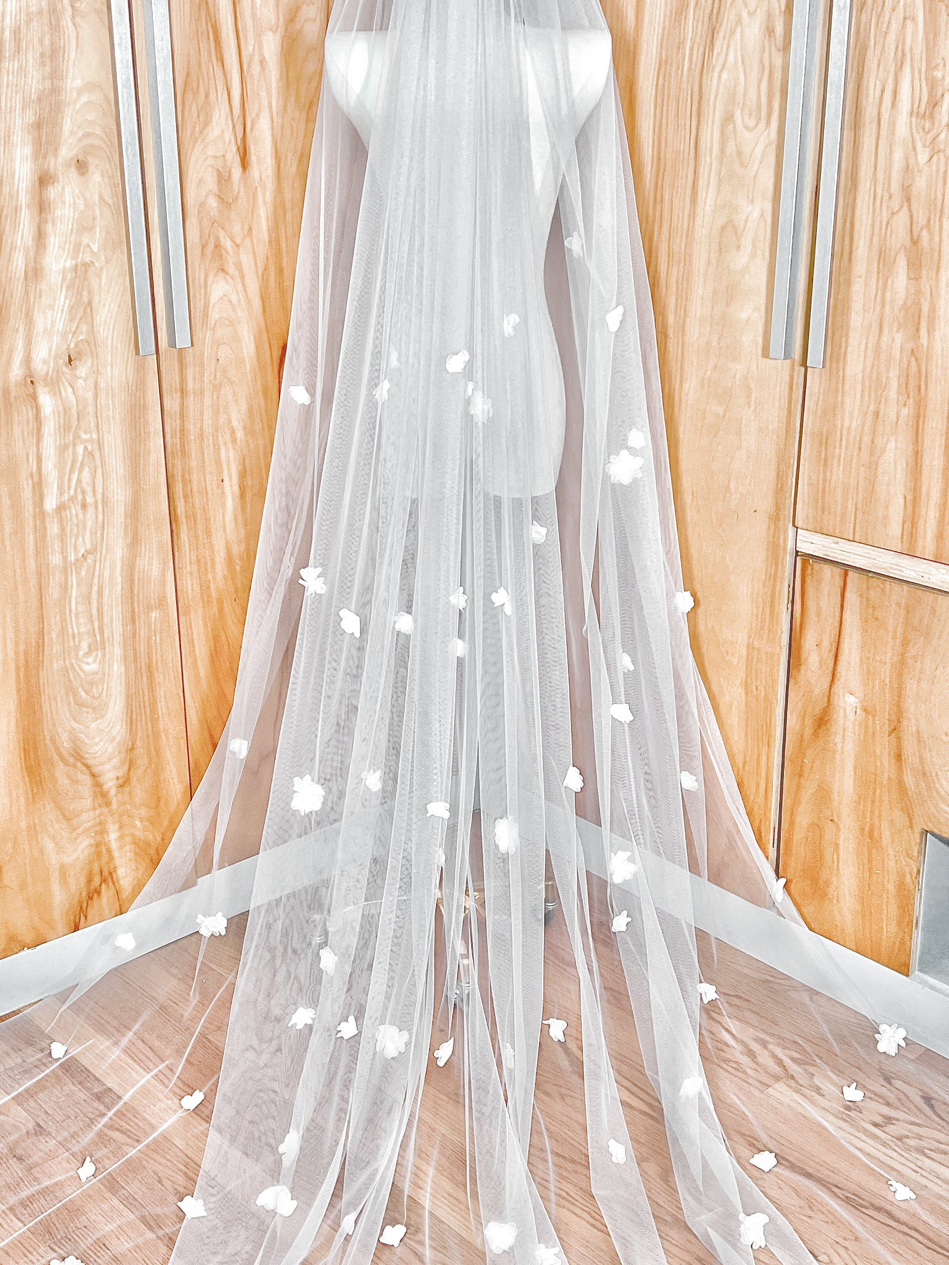 LOUISE | Veil with 3D Flowers