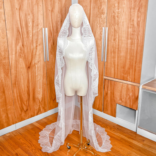 Chantilly Lace Mantilla Veil: Cathedral, Chapel, & Floor Length - MARVELY