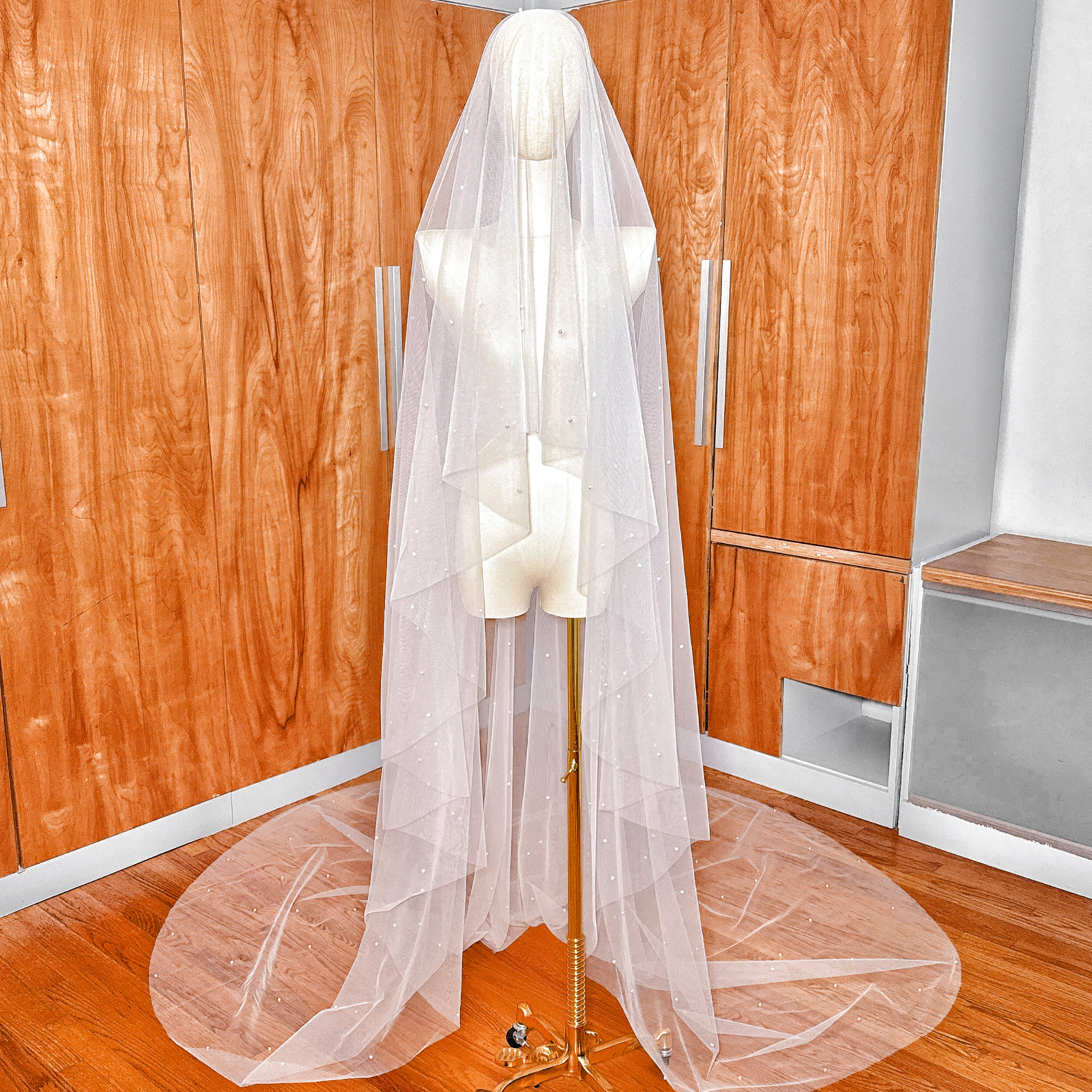 ROMELIA | Lightly Scattered Pearl Veil with Blusher