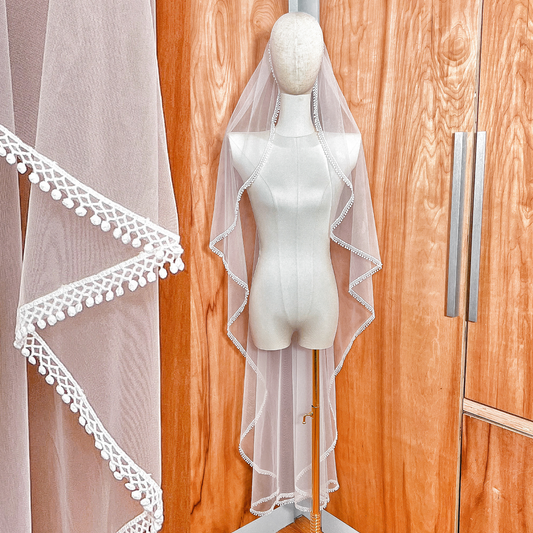 Cascade Veil with Lace Trim: Knee & Waltz Length – SKYLAR