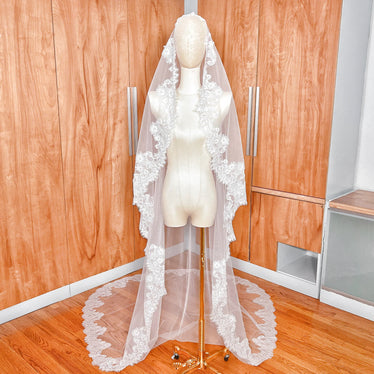 Chantilly Lace Bridal Mantilla Veil - Cathedral & Chapel  display picture 2