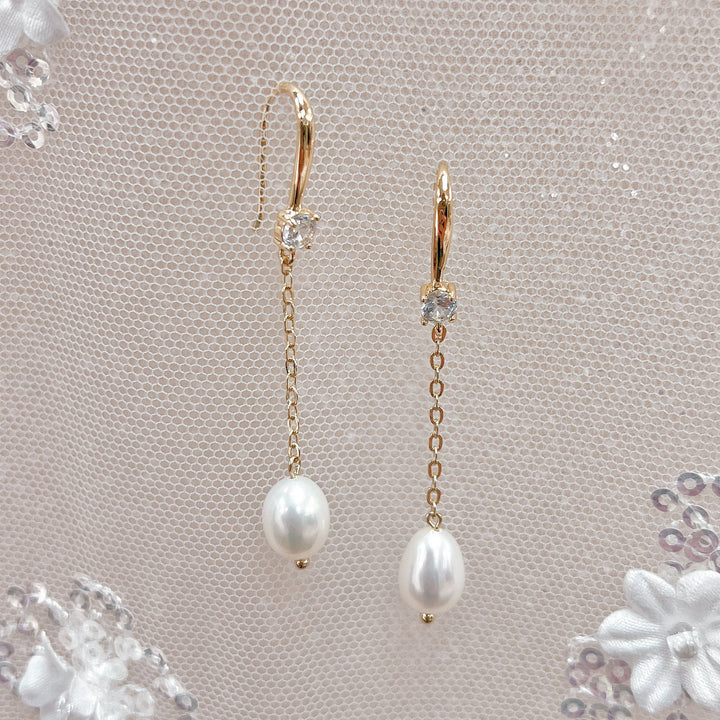 Simple Dangle Pearl Earrings
