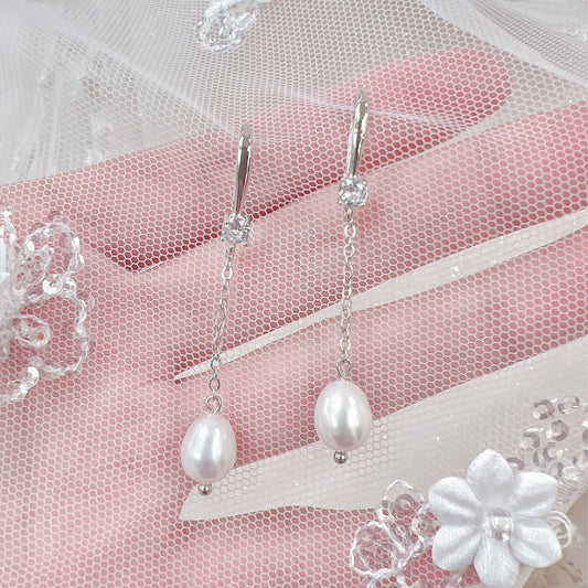 Simple Dangle Pearl Earrings