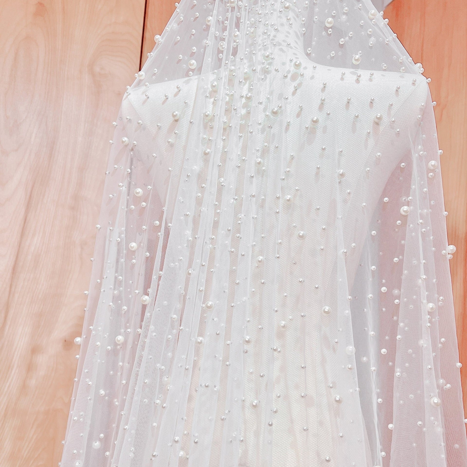 Long Scattered Pearl Veil