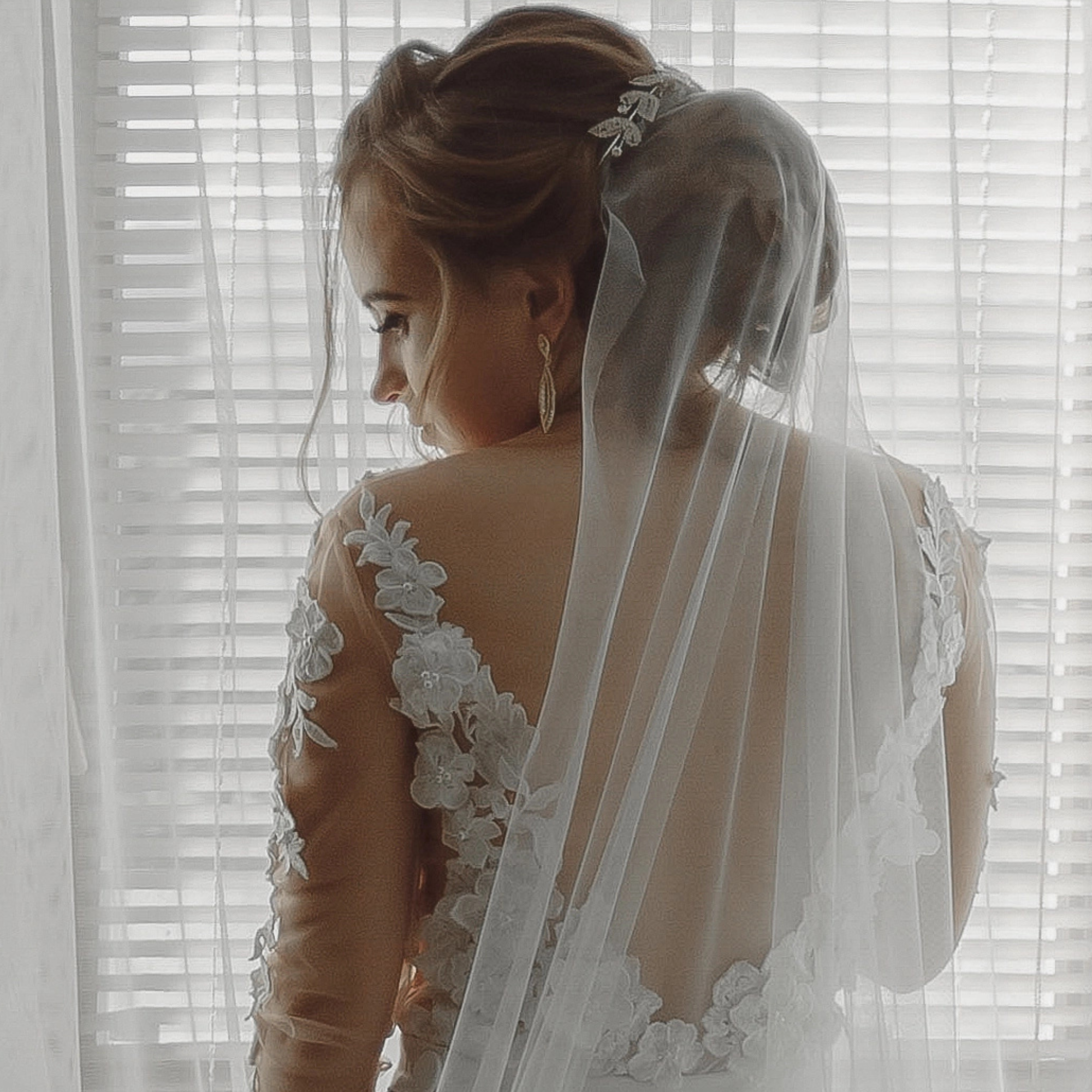 Lightweight fingertip length sheer minimalist wedding veil featuring a delicate raw edge finish.