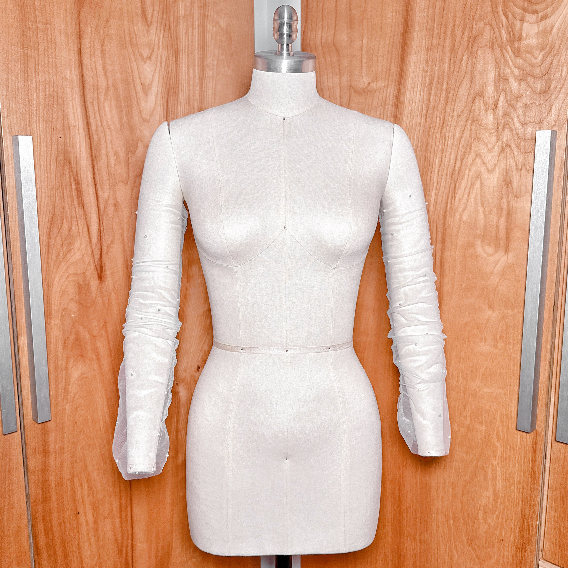 Premium pearl-embellished ruched tulle detachable sleeves for a modern 2-in-1 look.