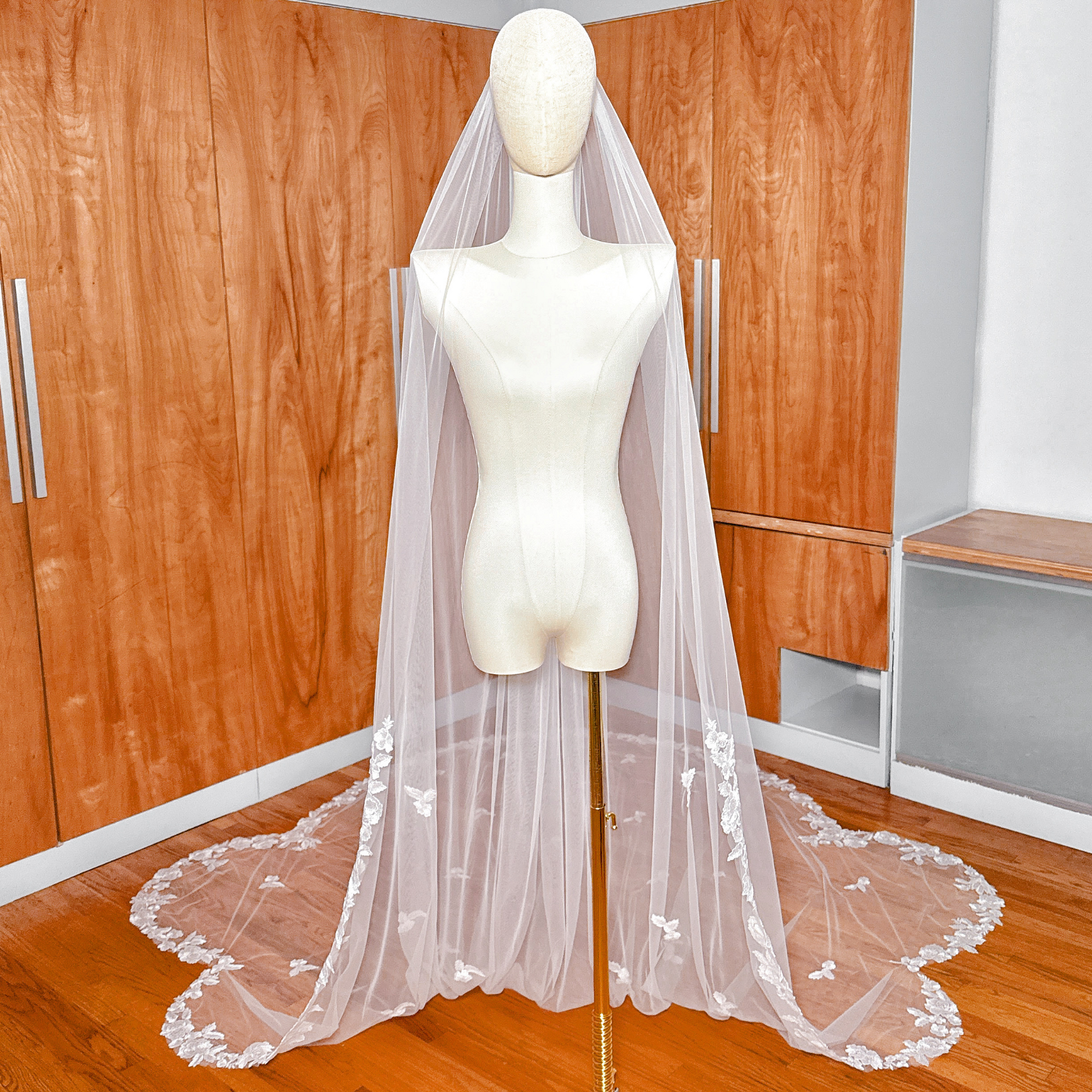 Front view of a Scalloped Lace Edge Royal Cathedral Veil displayed on a mannequin.