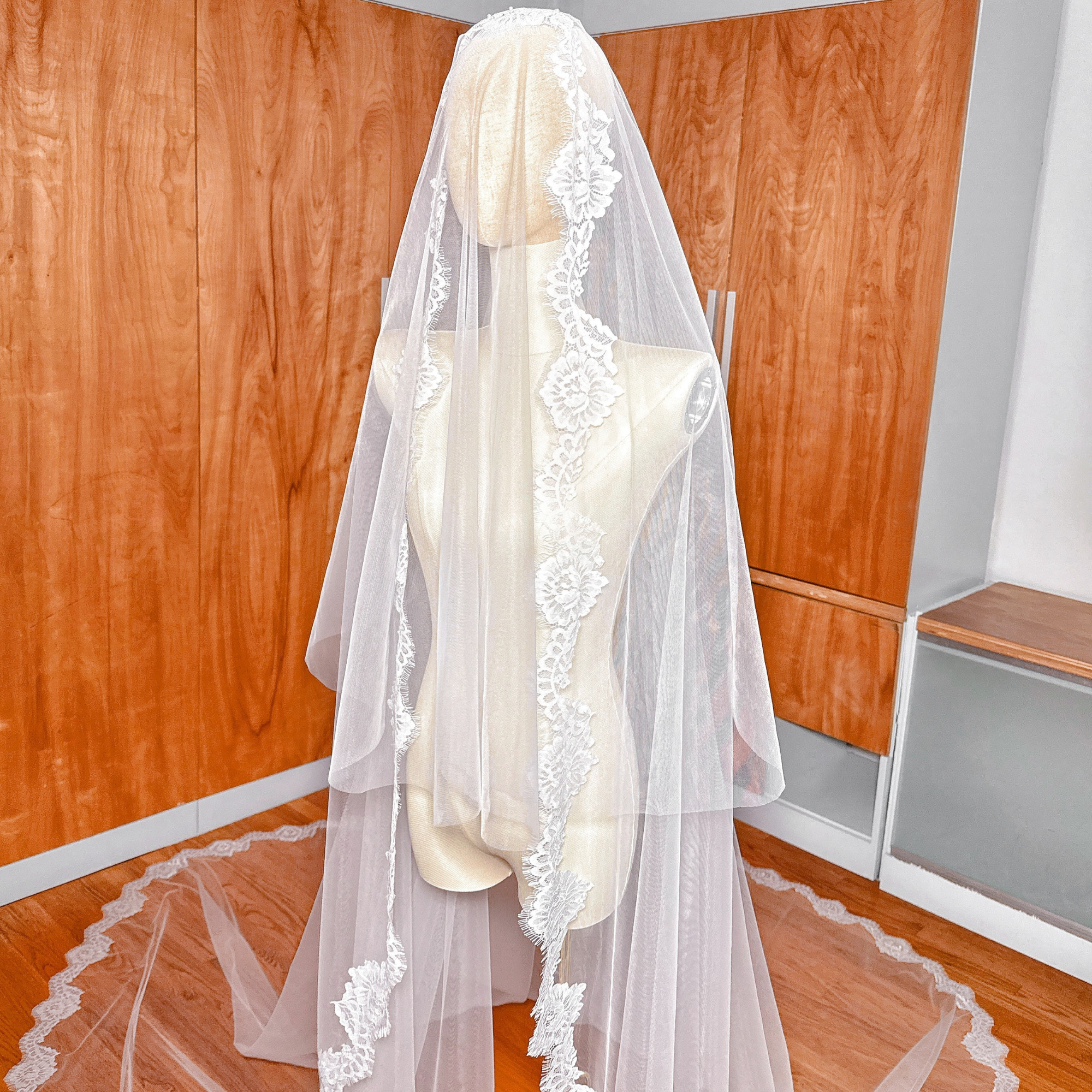 Bridal model wearing the SIRIS blusher forward over her face.